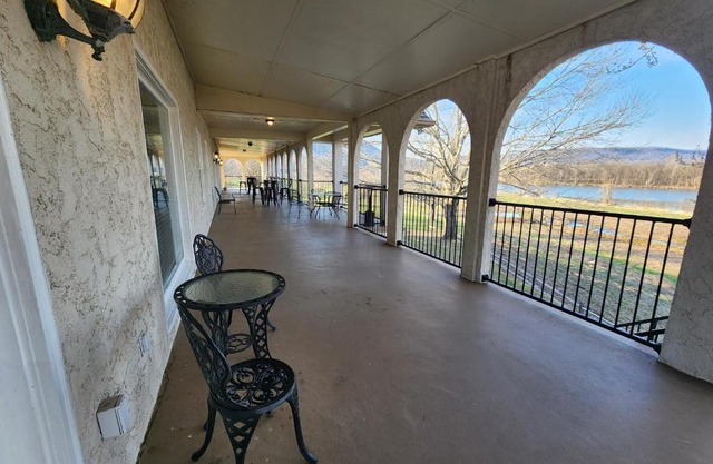 Elder Mountain Room at Tennessee RiverPlace