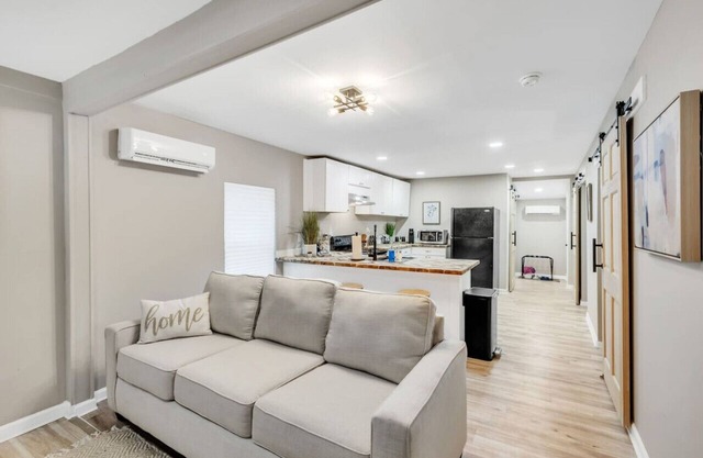 Elegant 2-Bed Cottage with Private Yard