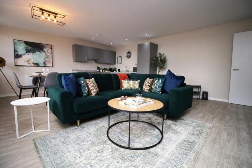 Elegant 2BR w/Pool Table in Prime Location