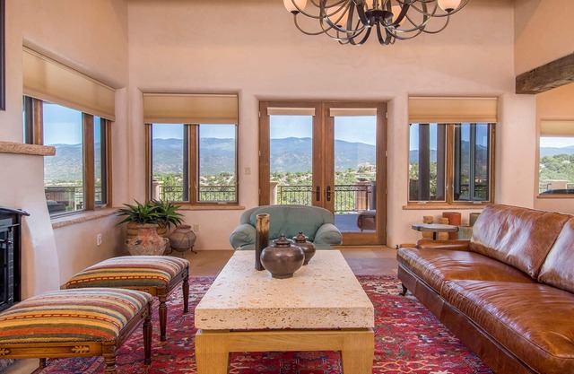 Elegant 3 bedroom property with stunning views!