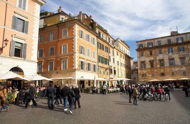 Elegant 3-Bedroom Roman Retreat with Terraces Near Trastevere Station