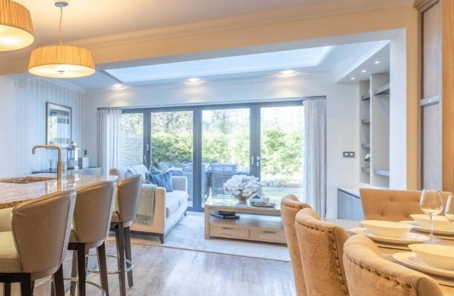 Elegant 4-Bed Home|Private Garden|Parking