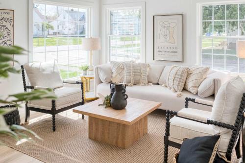 Elegant 4BR Deck & Office