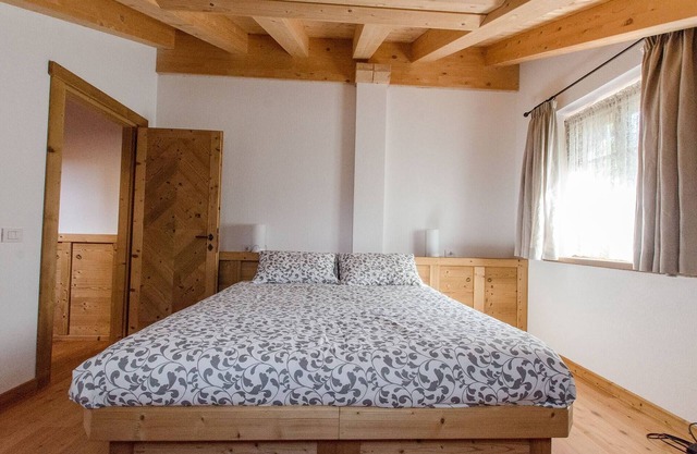 Elegant apartment with terrace in Cortina d'Ampezzo- sleeps 5- WIFI