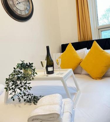Elegant Apartment in Ealing