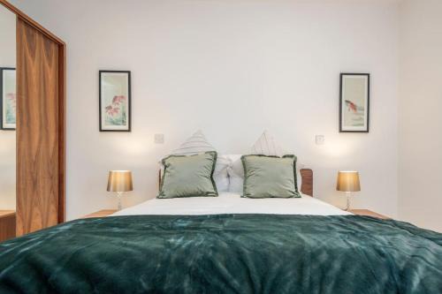 Elegant Epsom Modern Apartment