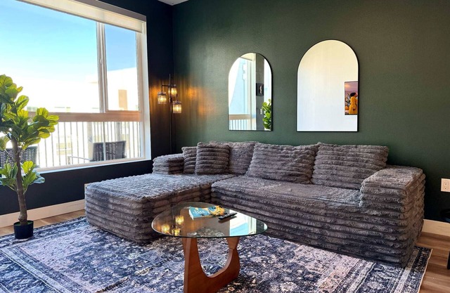 Elegant Escape 10 Min from Disneyland With Pool & GYM