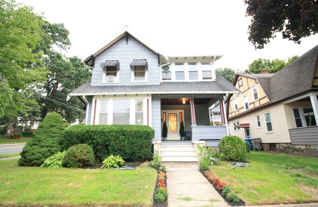 Elegant Historic Escape in Bristol CT with WiFi near Hospital and Shopping