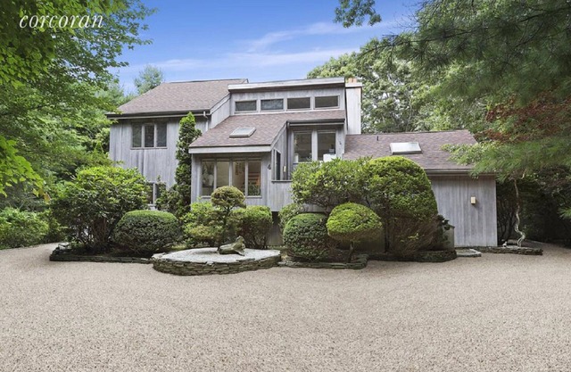 Elegant Home on the Fringe of East Hampton Village