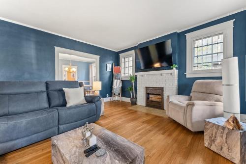 Elegant Home, Perfect for Groups with 4 King Beds