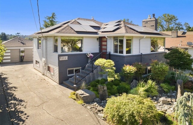 Elegant Home with Lovely Gardens in West Seattle