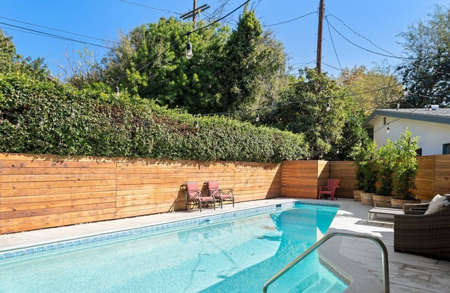Elegant House With Pool Near Studio City