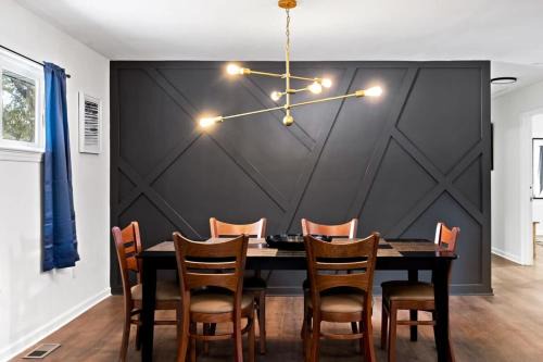 Elegant in Noir- Midcentury Modern Vibes