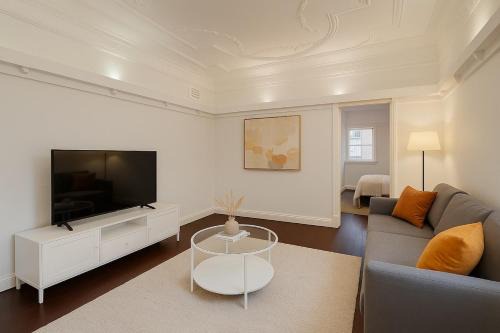 Elegant Potts Point unit - walk to Kings Cross station