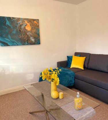 Elegant Serviced Apartment with Parking in Oxford