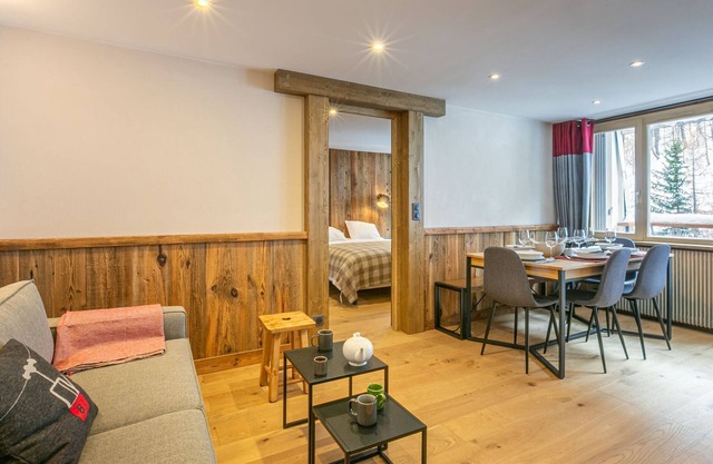 Elegant, Spacious South-Facing Apartment with Balcony, Near Ski Slopes
