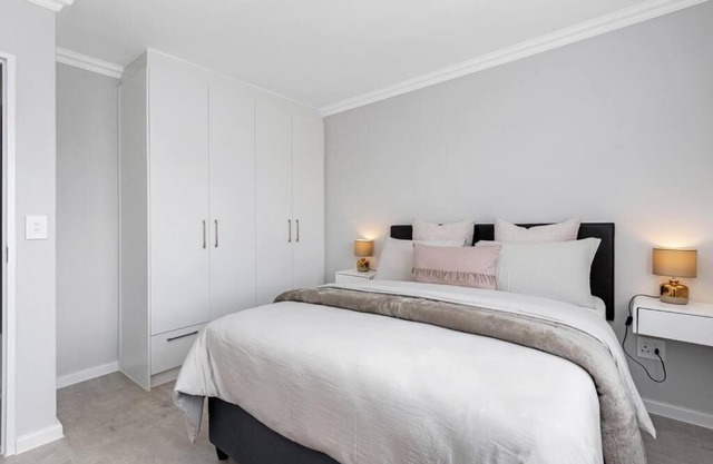Elegant, Spotless 2 Bed For Enchanted Stays