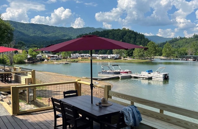 Elegant Watauga Lake Airstream