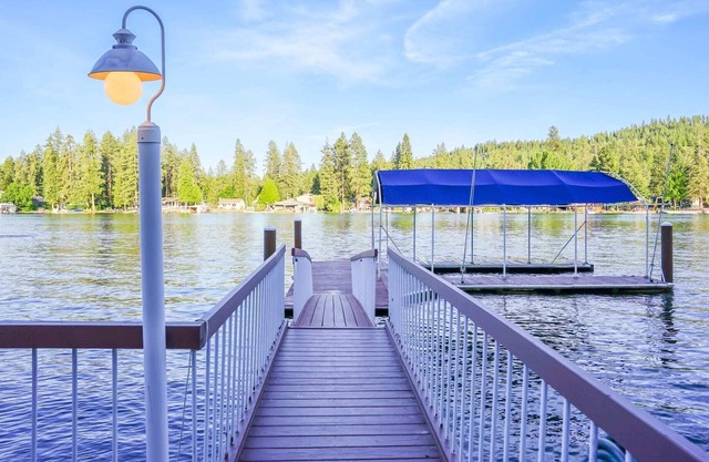 Elegant Waterfront Retreat | Dock, Deck & Spa Bath