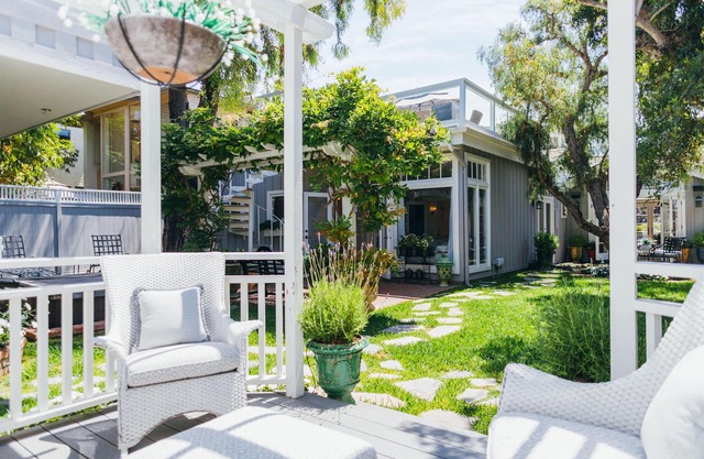 Elegantly Decorated Single-Story Home with Soaring Ceilings and Large Yard