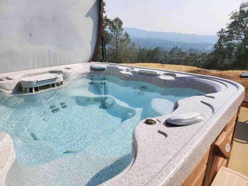 Elements Suite Hot Tub BBQ Pet Friendly