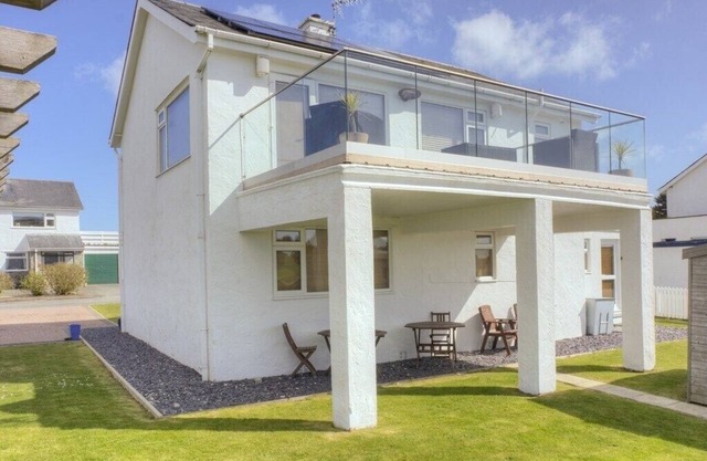 ELERI, pet friendly, country holiday cottage in Abersoch