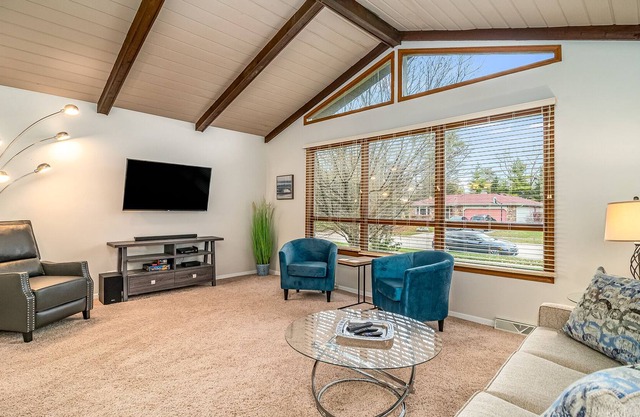 Elgin Rental - Greenridge
