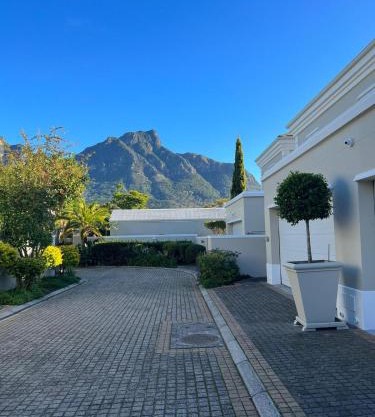 Elgin Townhouse-Excellent location