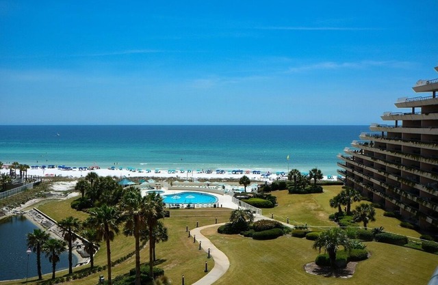 Elite Paradise 2 Bedroom Condo by RedAwning