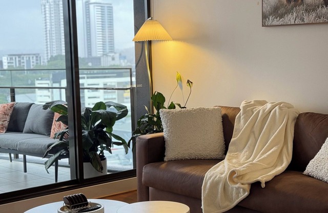 Elite Stay- at THE DEAN’s PLACEnW/City & Sunset View Free private parking, Pool