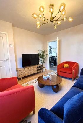 EliteunseenSuites 2 Bedroom Beautiful Semi Detached House - Private Parking