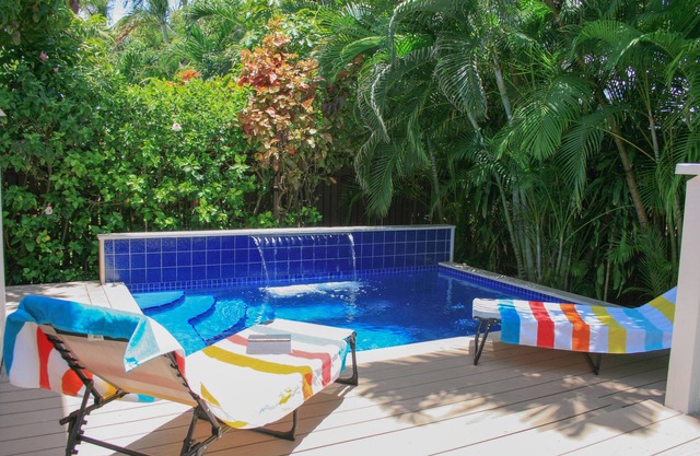 Eliza Street Retreat, 2 bedroom, 2 bathrm, + loft, private pool, great location