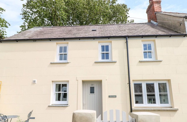 ELM COTTAGE, pet friendly, with open fire in Llangwm, Pembrokeshire