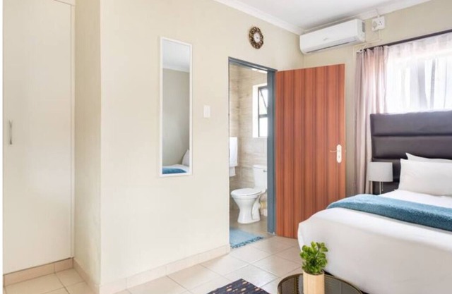 Emperor Lodge And Tours