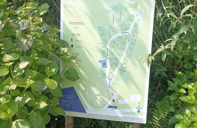 Emplacement nu sur Petit Camping Familial en Pleine Nature Près des Plages