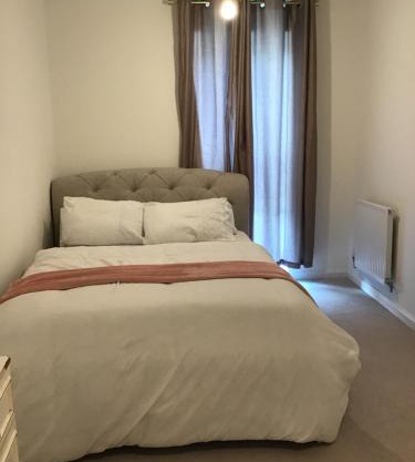 En-suite Double Room in a shared apartment close to central London