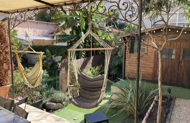 EN Ville: Maison Avec Jardin et Jacuzzi