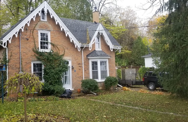 Enchanted Cottage in Paris Ontario
