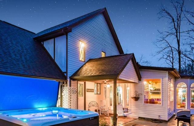 Enchanted Estate · Unforgettable Retreat! Amazing Pool Magical Energy