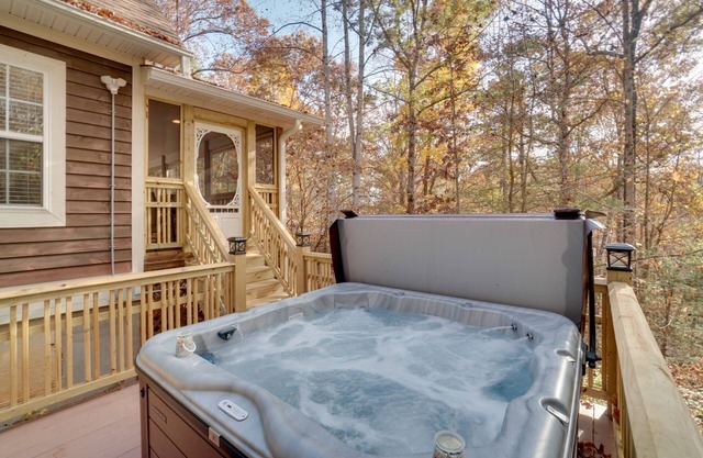 Enchanted Forest Cottage w/Hot Tub!