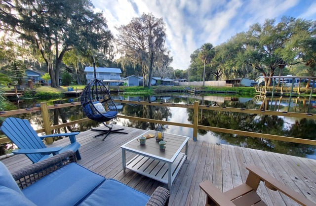 Enchanted Hideaway on Lake Rousseau