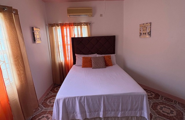 Enchanting 2-bedroom apartment with AC in Tower Isle