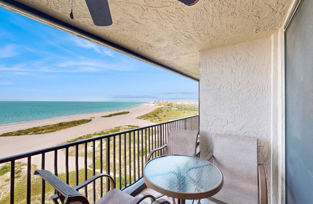 Enchanting beachfront condo with tennis, pool, hot tub, & washer/dryer