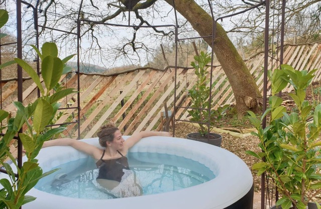 Enchanting Lotus Belle Tent. Sauna & PRIVATE Hot Tub. Heart of the Cotswolds
