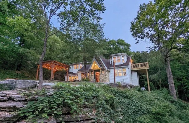 English Cottage near Branson Attractions