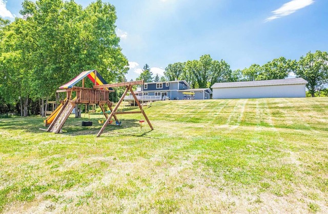 #EnglishPrairieBnB - 4 Bedrooms - 2.5 Baths