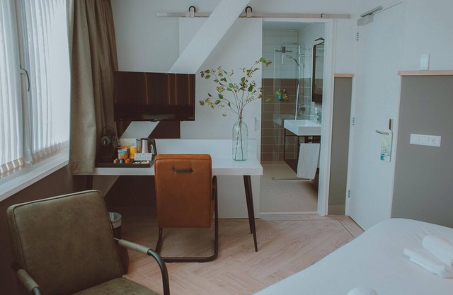 Enjoy a luxurious stay in a Comfort Hotel Room with air conditioning and stunning views of the Veluwe!