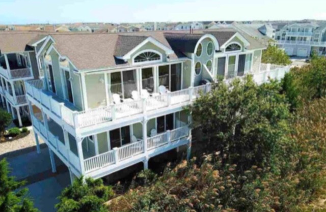 Enjoy and Relax in Luxury with breathtaking waterfront views!