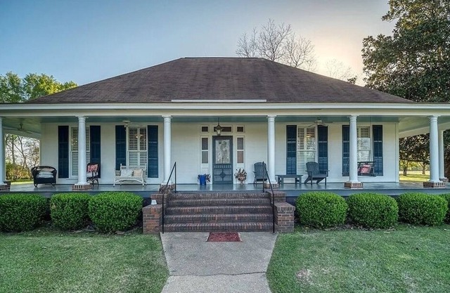 Enjoy Historic Marion, Alabama with all the comforts of home!
