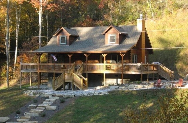 ENJOY some nice cool FALL weather 🍂🍁Fishing on site with Boating & Hiking nearby